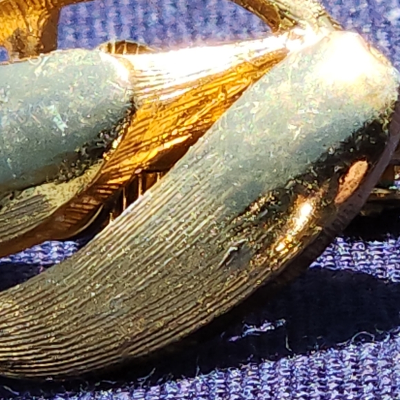 Vintage 'Flame' Clip-on Earrings - Picture 3 of 9